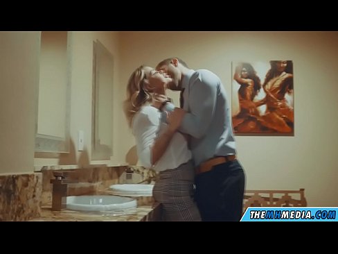 ❤️ Když vás na veřejných záchodcích svádí prsatá blondýna. ❤❌ Šukání video u porna cs.ixiporn.ru ☑
